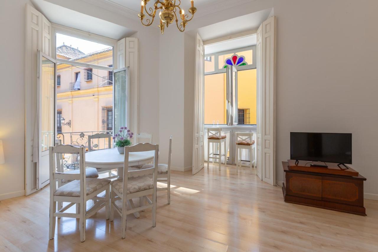 Luminoso apartamento de dos habitaciones con vistas a las Catedral Málaga Exterior foto